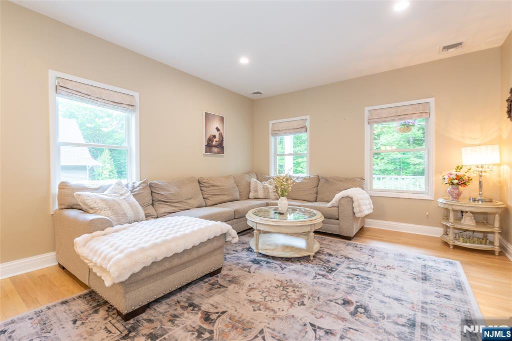 88 Mathews Avenue - Photo 5