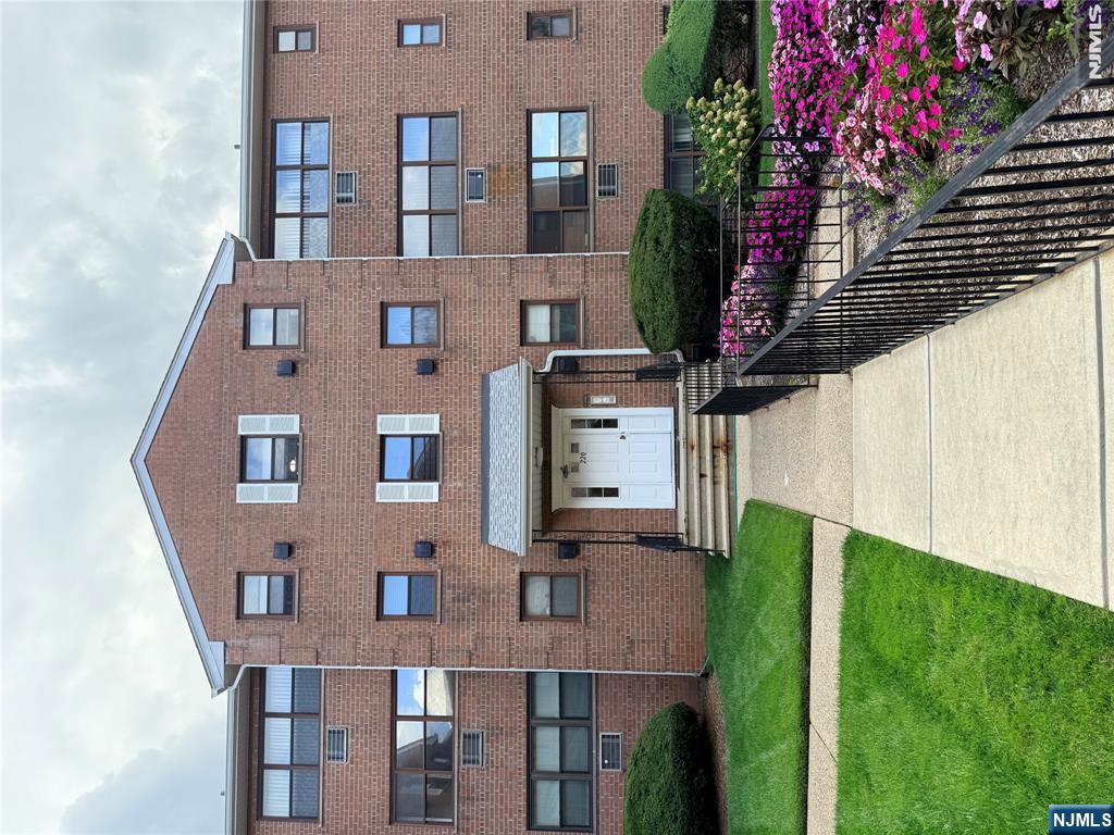 220 Prospect Avenue 3D - Photo 2