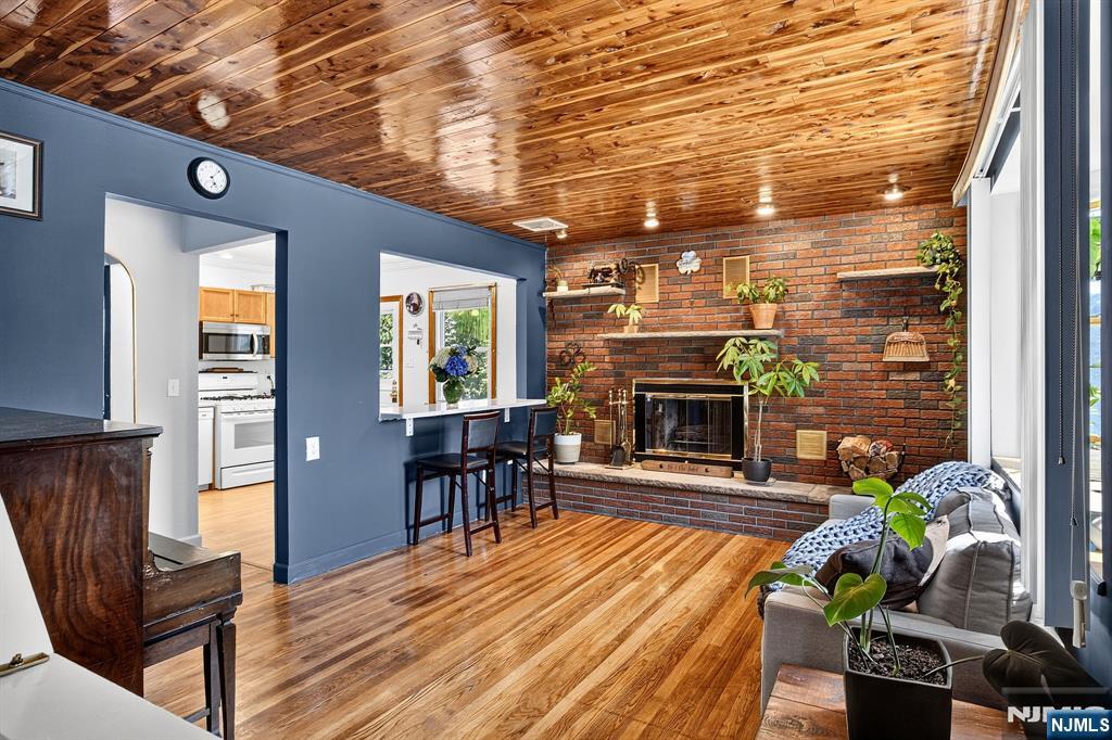 108 Midvale Avenue - Photo 2