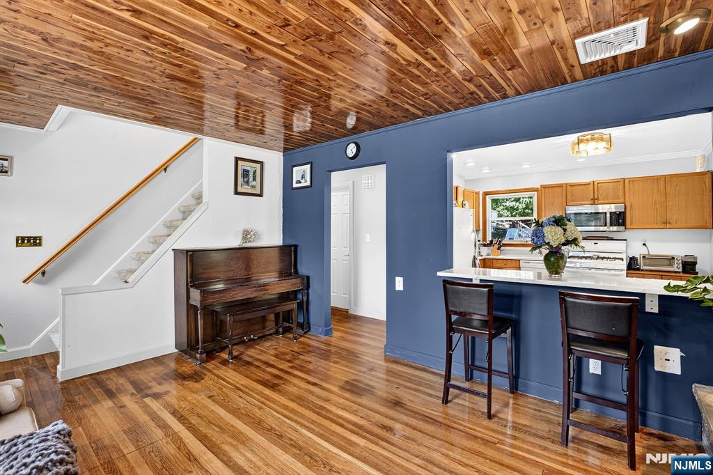 108 Midvale Avenue - Photo 3