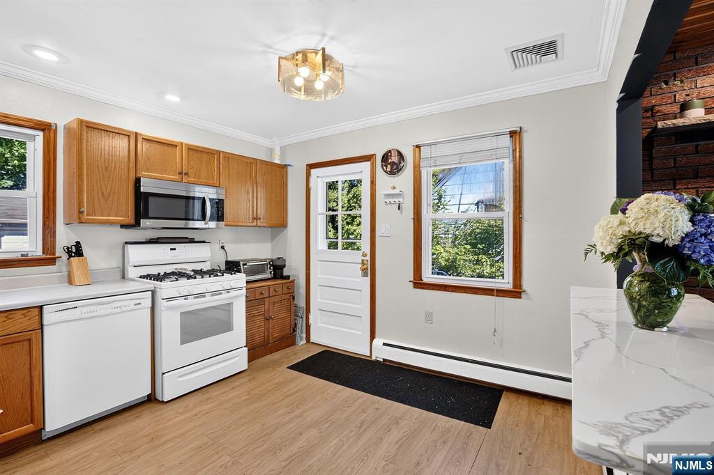 108 Midvale Avenue - Photo 4