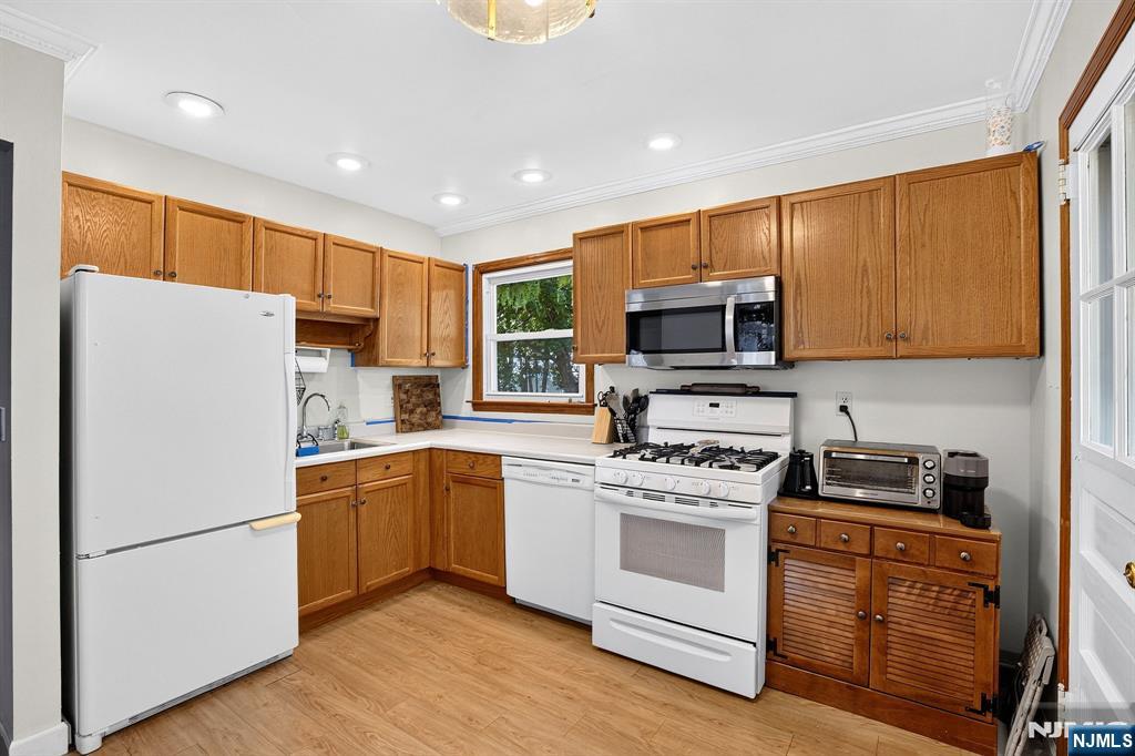 108 Midvale Avenue - Photo 5