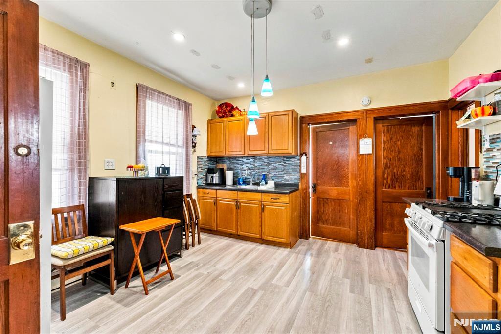 242 Lanza Avenue - Photo 2