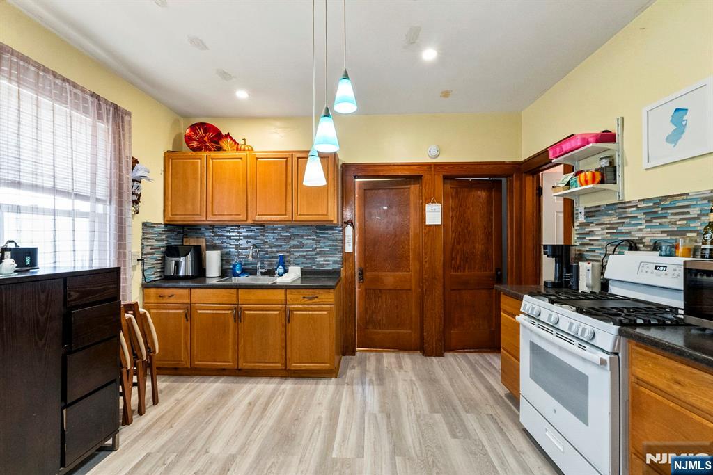 242 Lanza Avenue - Photo 5