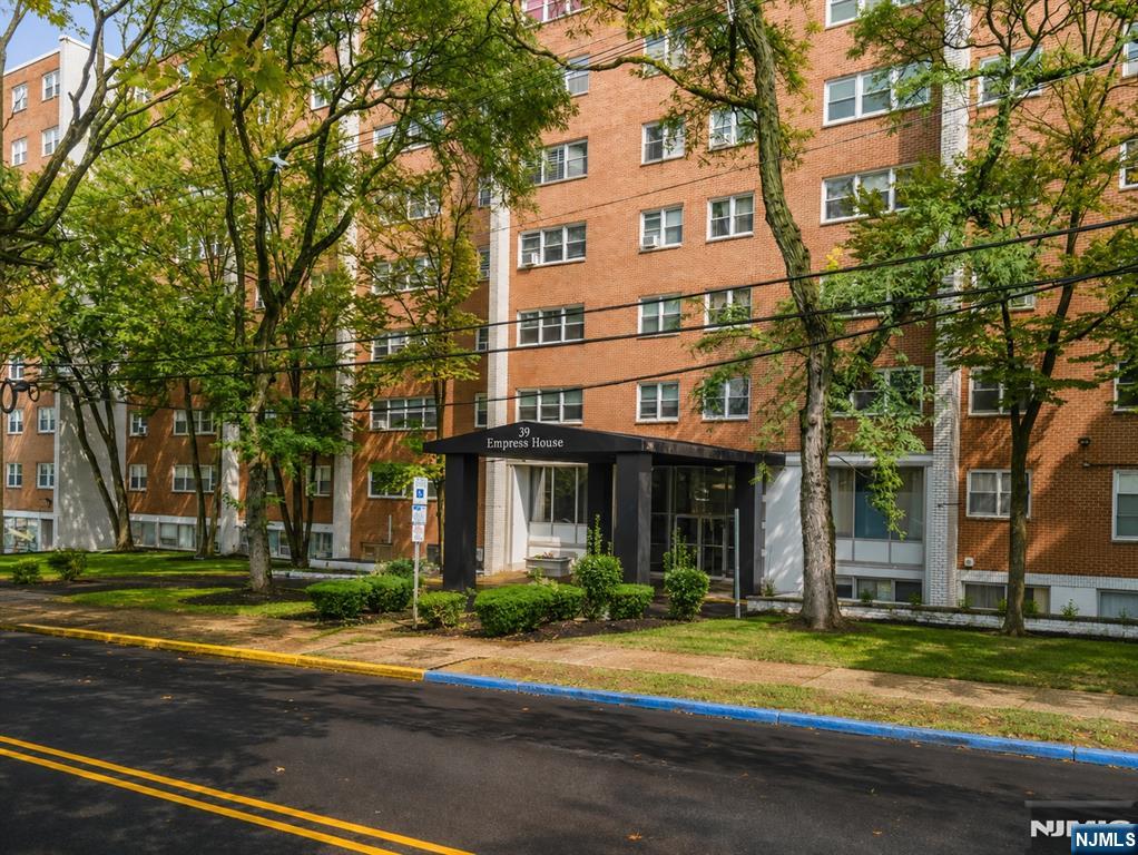 39 E 39th Street 2J - Photo 1