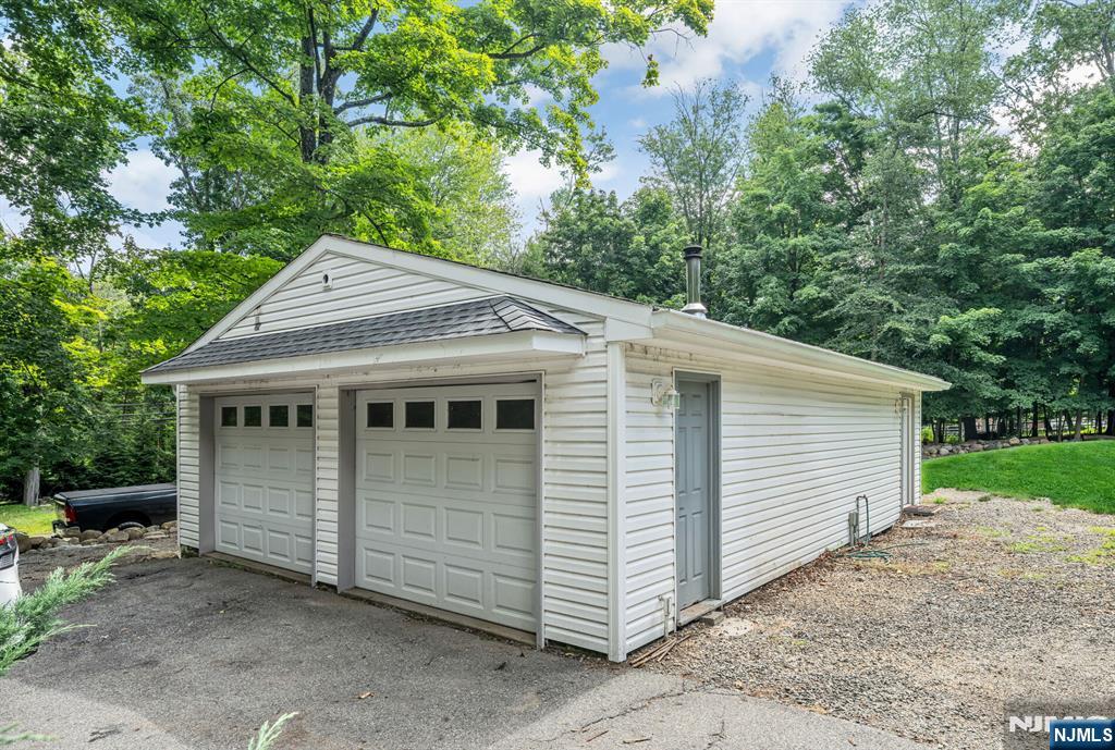 206 Long Hill Rd, Oakland, NJ 07436