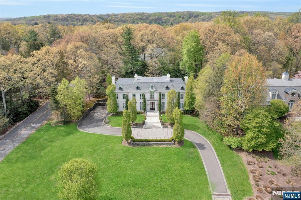 501 Timberline Dr, Franklin Lakes, NJ 07417