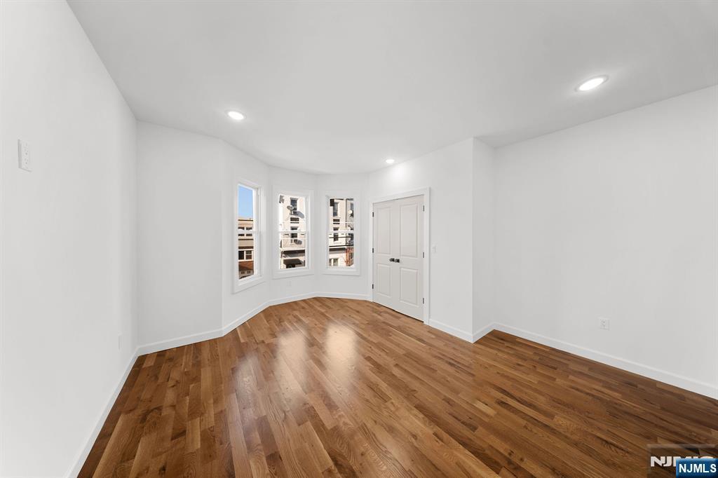 319 William Street 2 - Photo 4