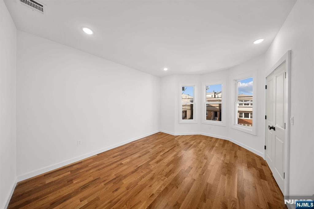 319 William Street 2 - Photo 5