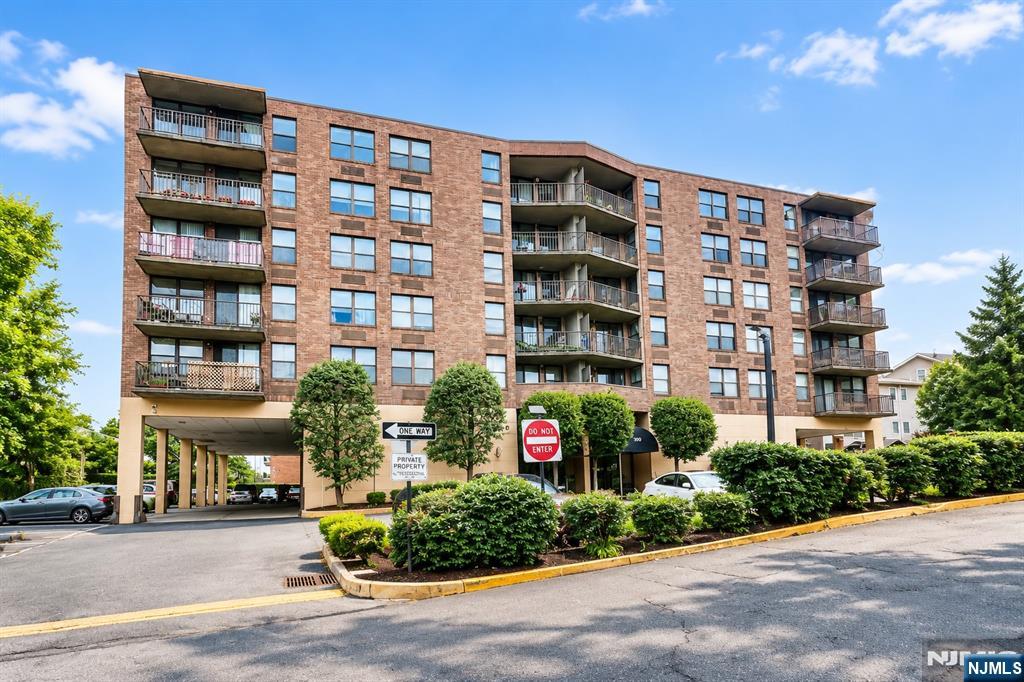 200 Division Street 5J