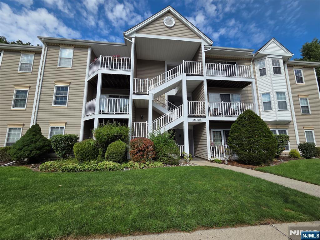 620 Plum Terrace - Photo 1