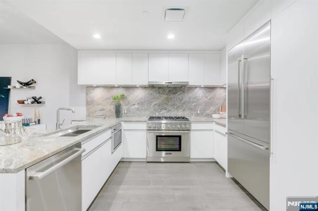 320 Adolphus Avenue #408