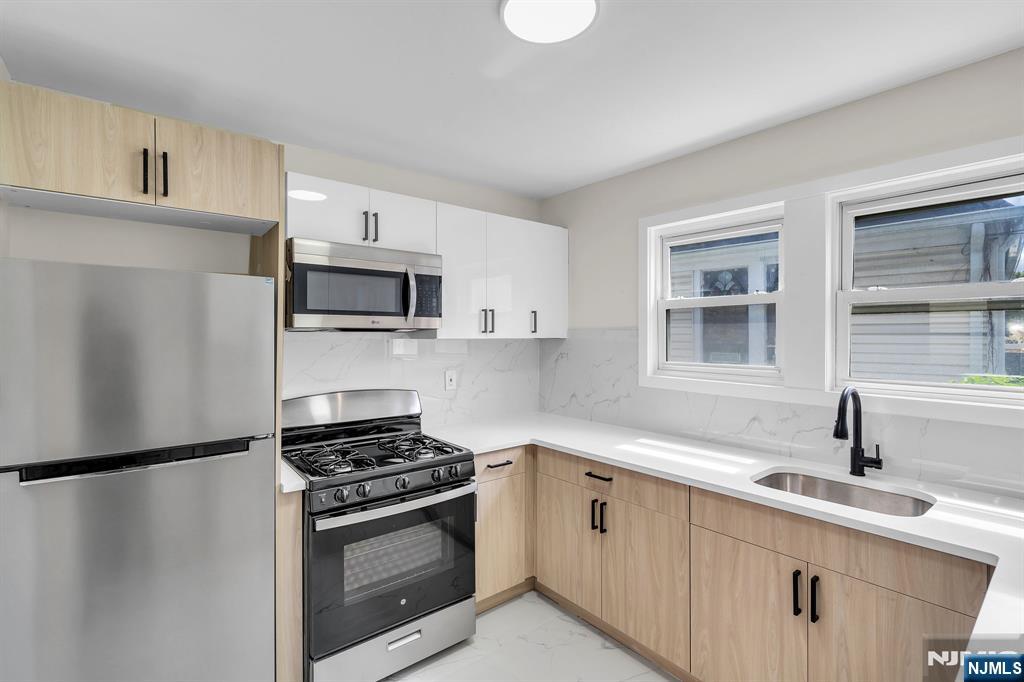 15 Cottage Place - Photo 2