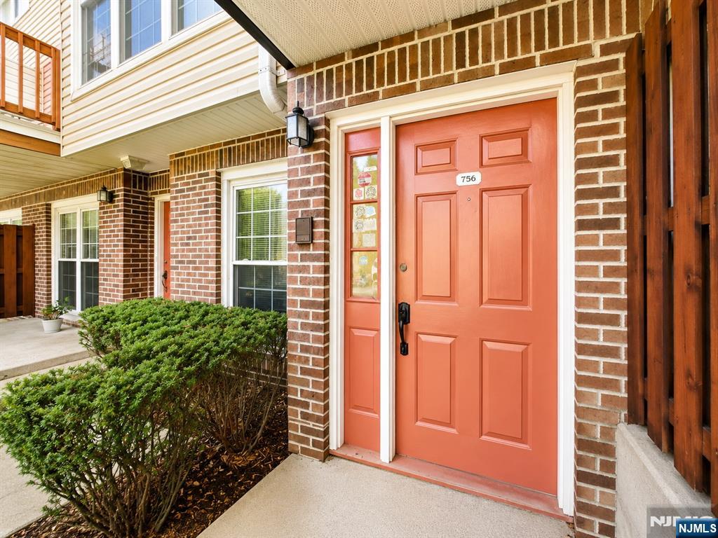 756 Charles - Photo 2
