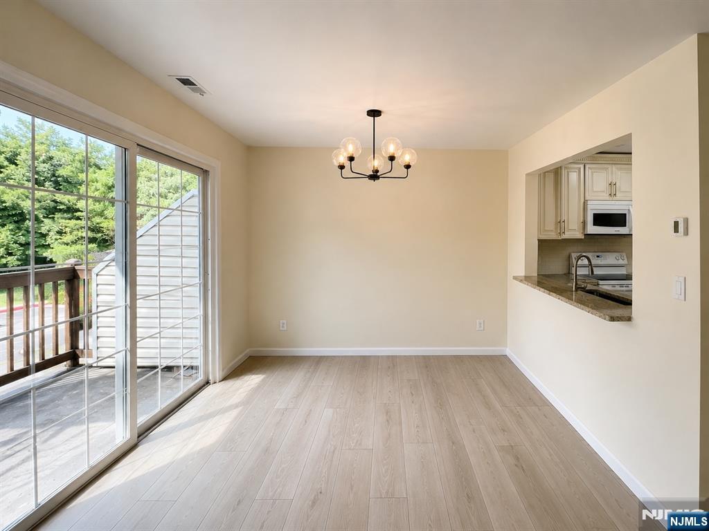 756 Charles - Photo 4