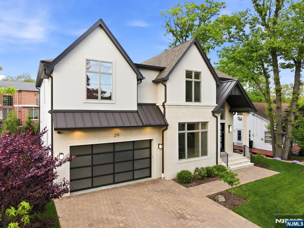 29 Roslyn Avenue - Photo 1