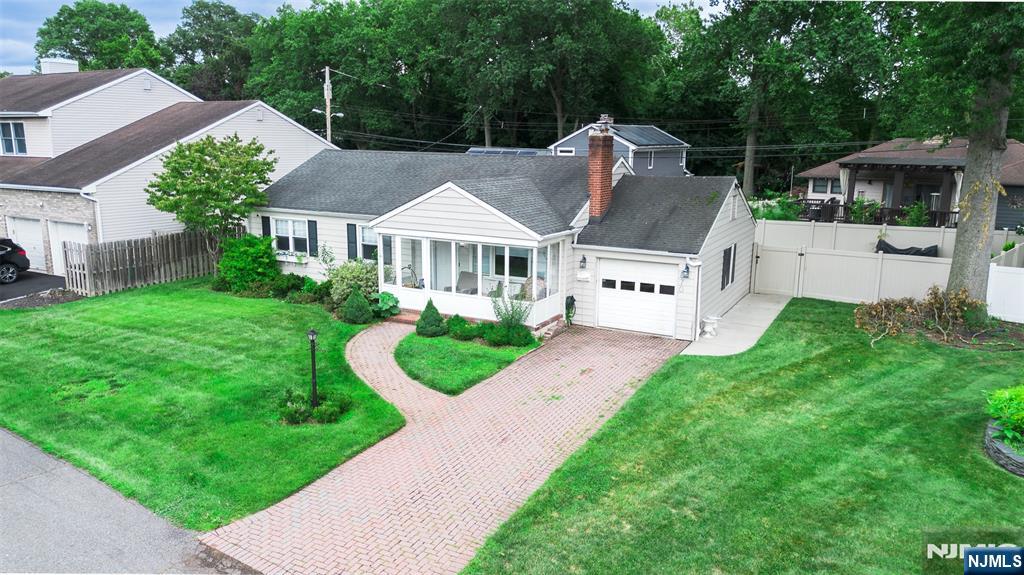 870 Crescent Drive - Photo 2