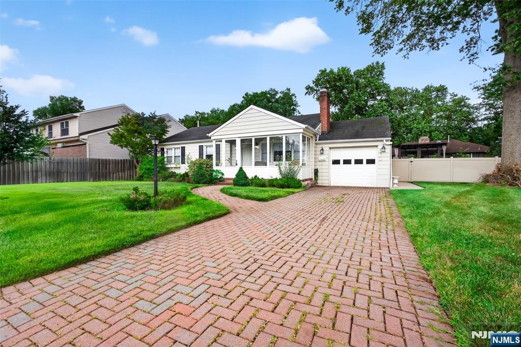 870 Crescent Drive - Photo 3