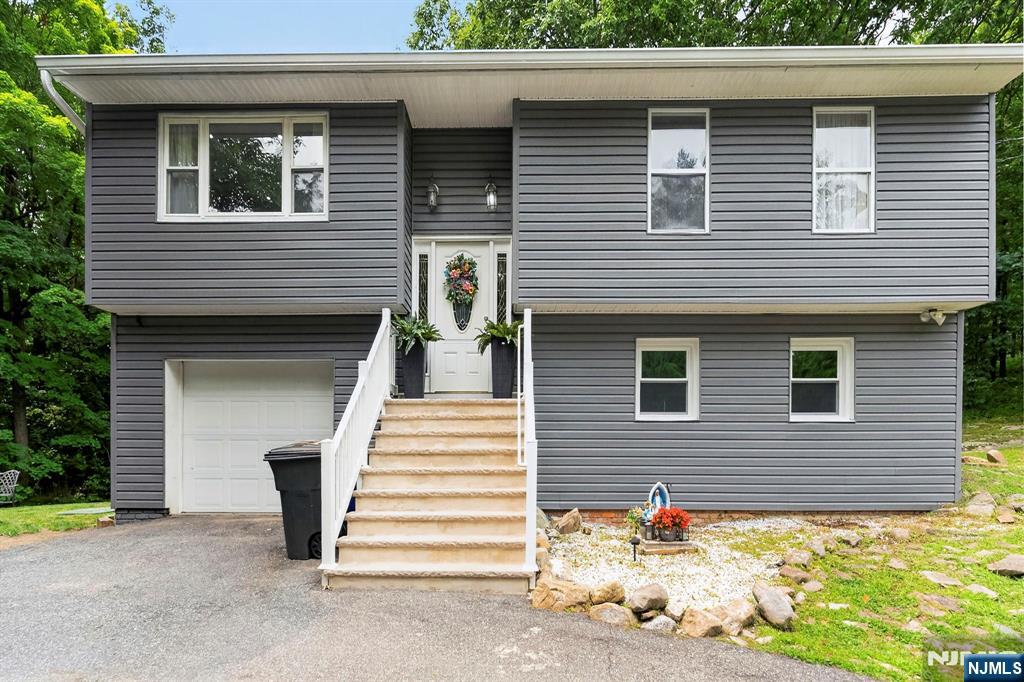 5 Lawrence Drive - Photo 1