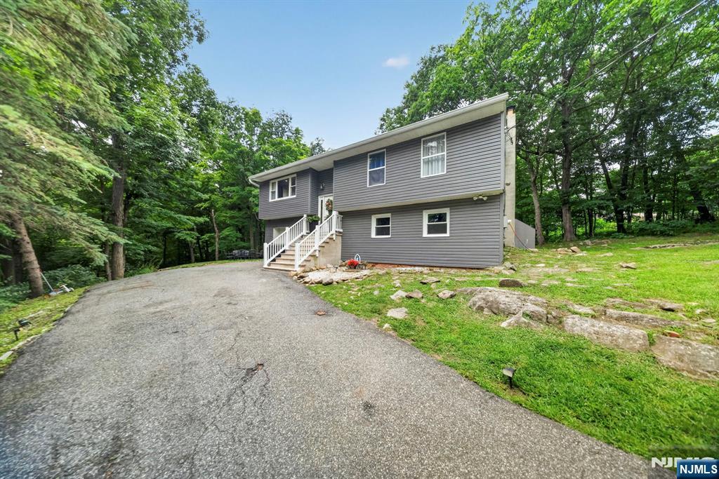 5 Lawrence Drive - Photo 2