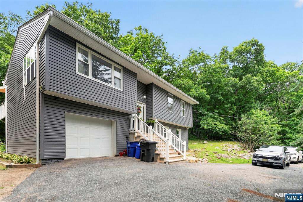 5 Lawrence Drive - Photo 3