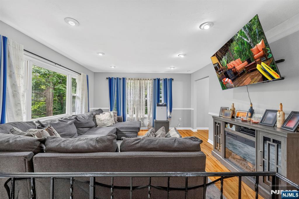 5 Lawrence Drive - Photo 4