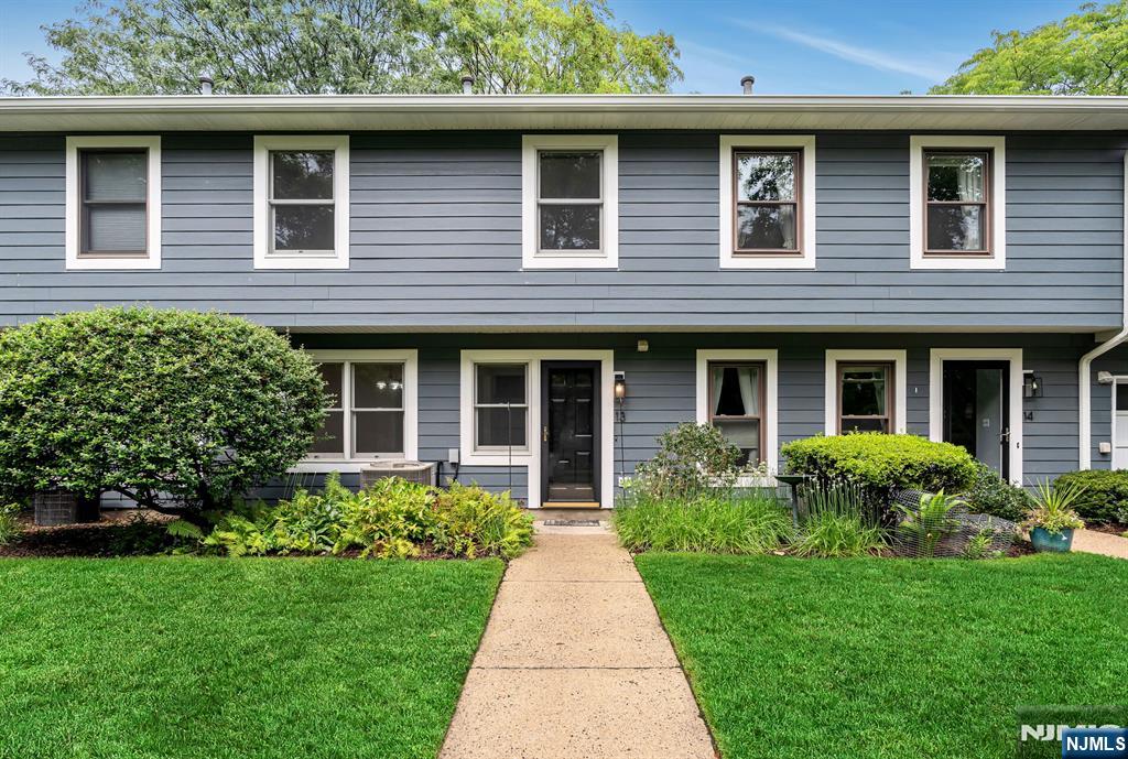 13 Briarwood Court E - Photo 1