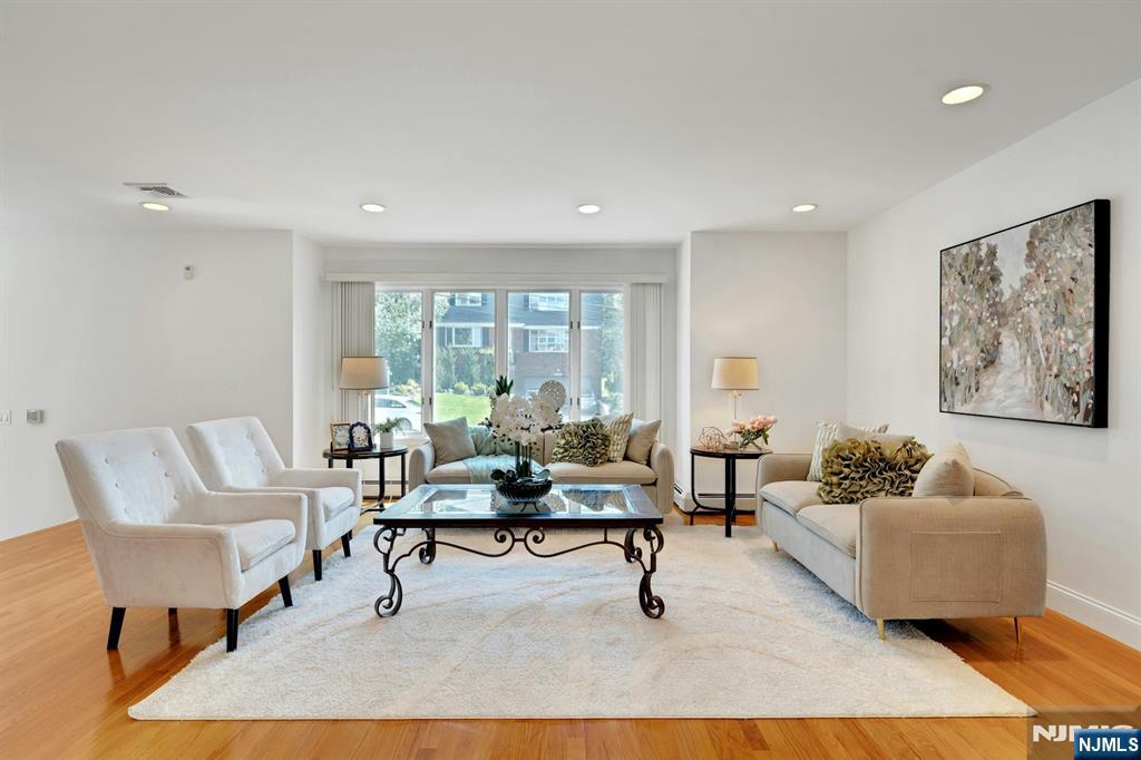 235 10th Street - Photo 4