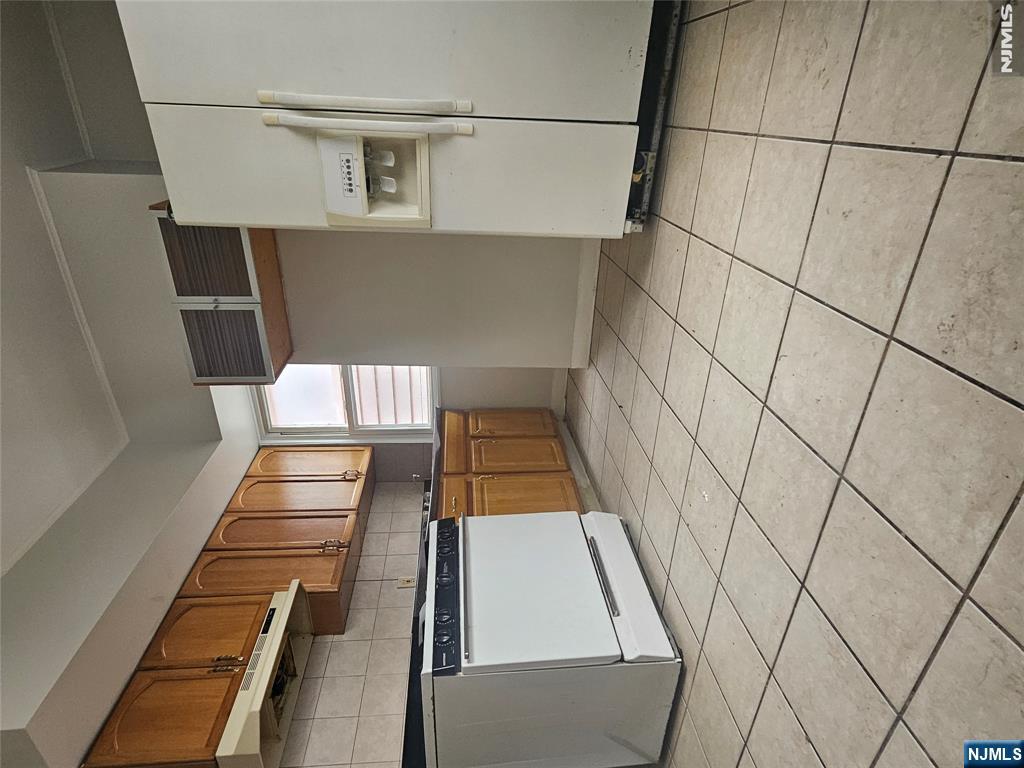 208 Quincy Avenue 1 - Photo 4