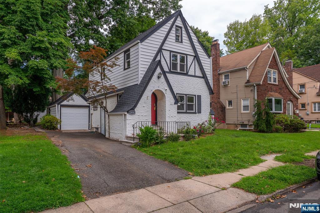 1016 Grace Terrace - Photo 2