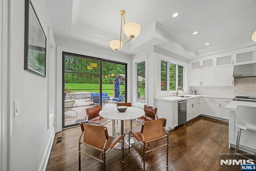 28 Leroy Street — photo 13