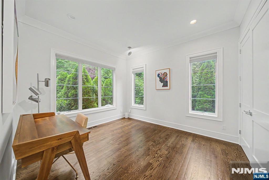 28 Leroy Street — photo 17