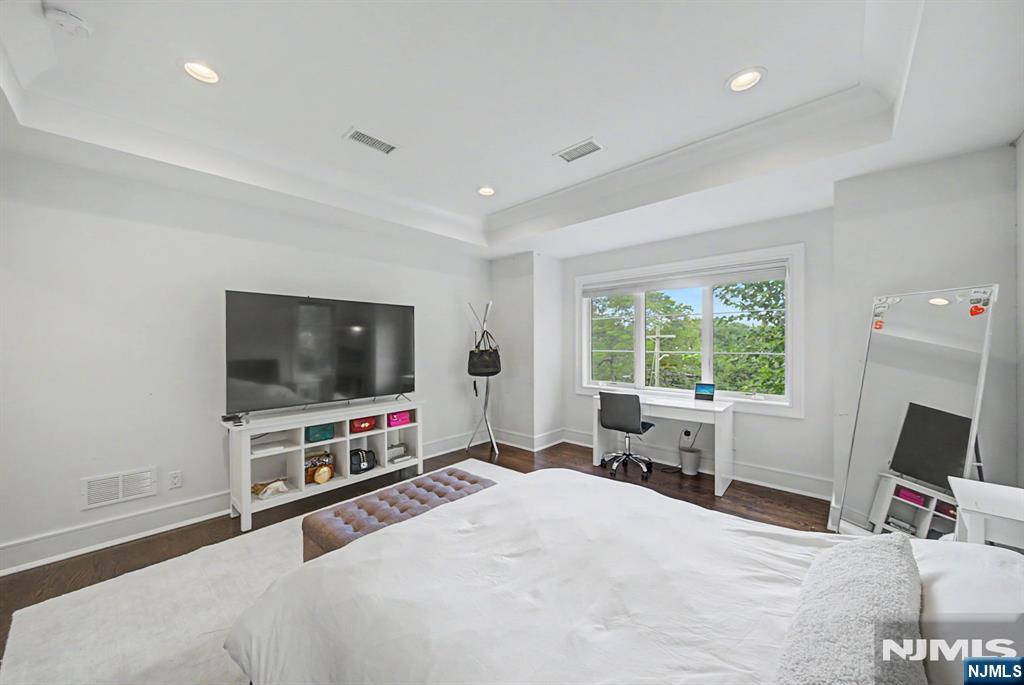 28 Leroy Street — photo 18