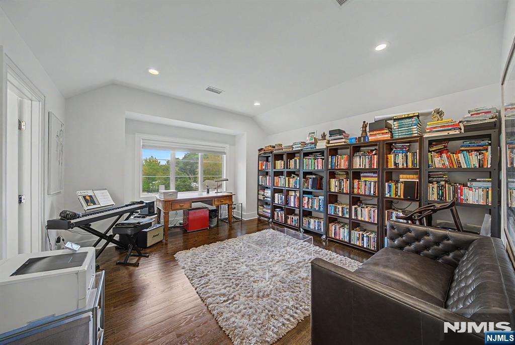 28 Leroy Street — photo 19