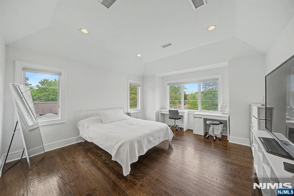 28 Leroy Street — photo 21