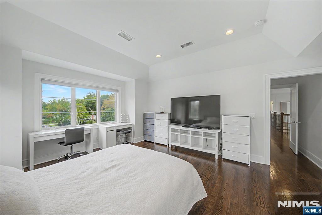 28 Leroy Street — photo 22