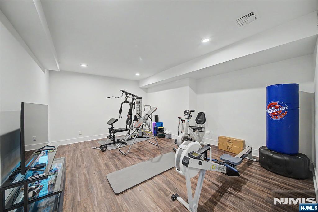 28 Leroy Street — photo 32