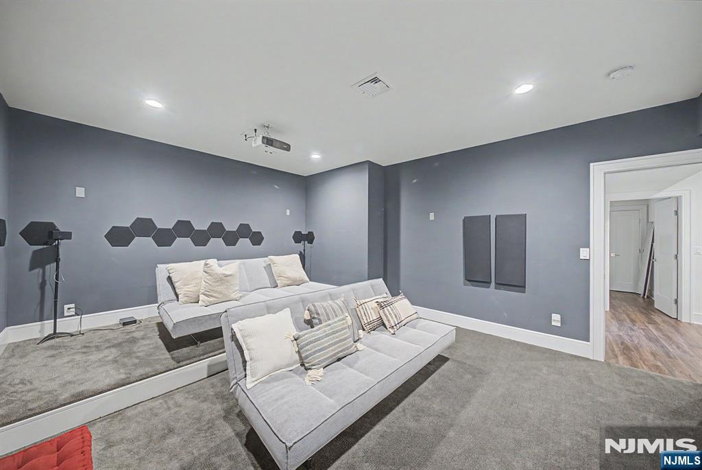 28 Leroy Street — photo 34