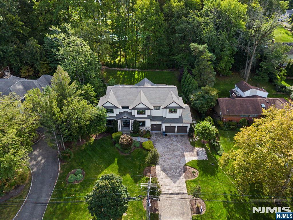 28 Leroy Street — photo 44
