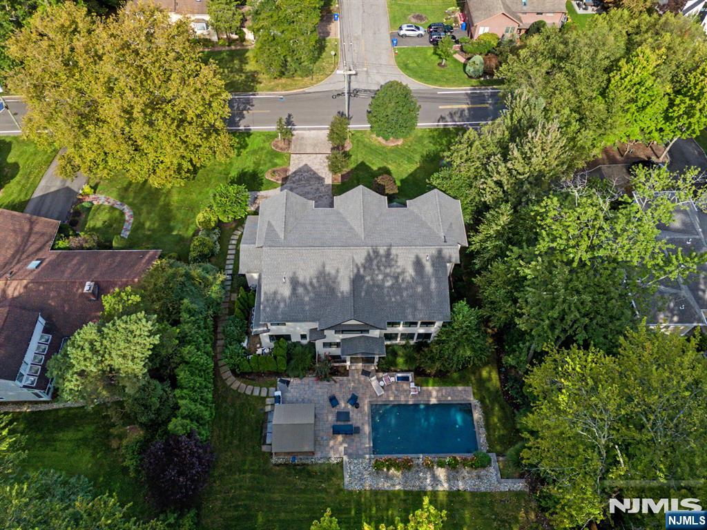 28 Leroy Street — photo 45