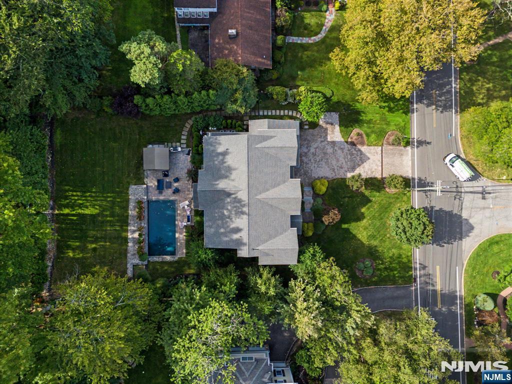 28 Leroy Street — photo 46