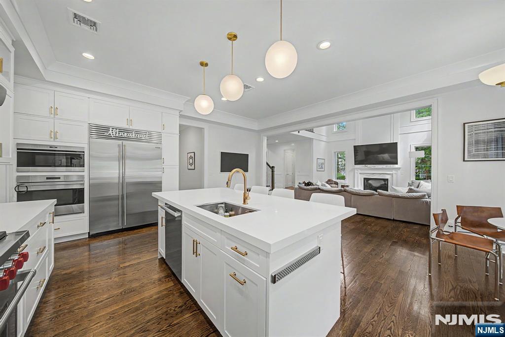 28 Leroy Street — photo 10
