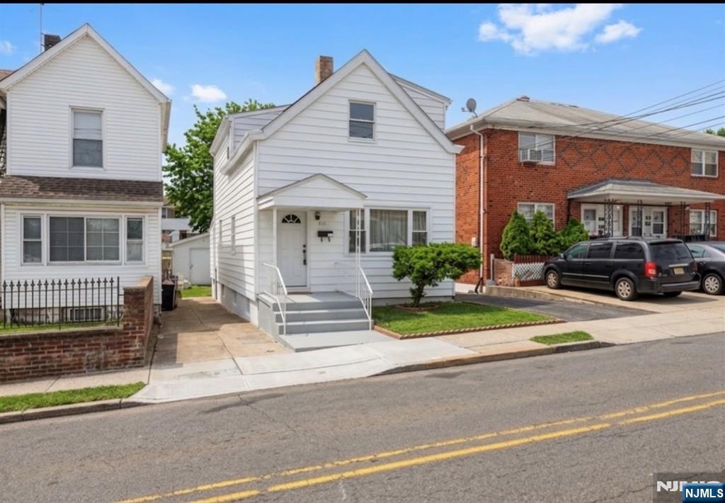 415-417 Preakness Avenue - Photo 1