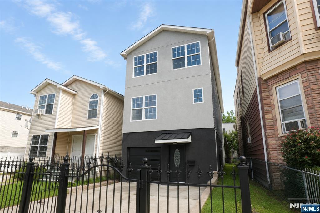 136 19th Avenue - Photo 2