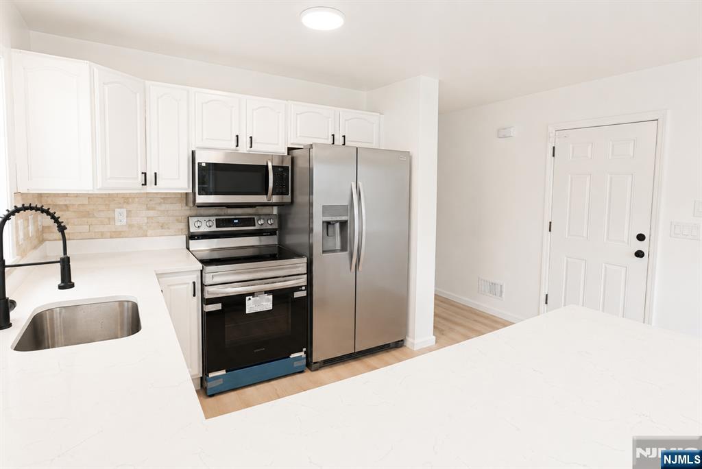 136 19th Avenue - Photo 4