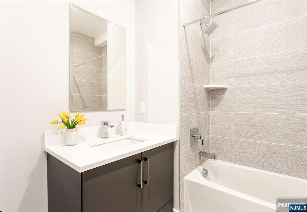 1685 Bergen Boulevard 501 - Photo 4