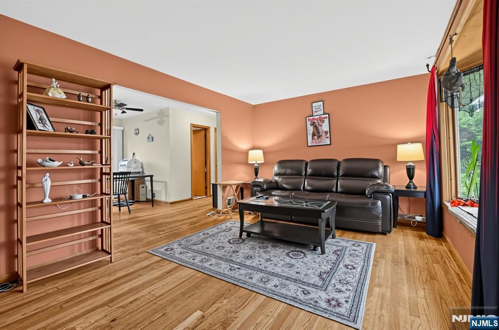 155 Columbia - Photo 2