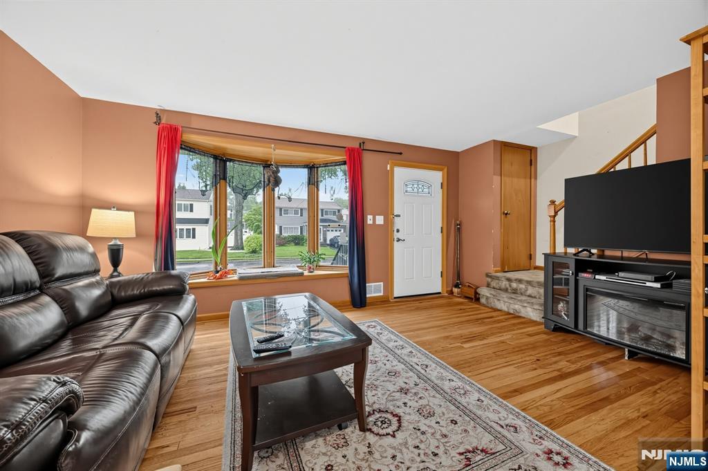 155 Columbia - Photo 3