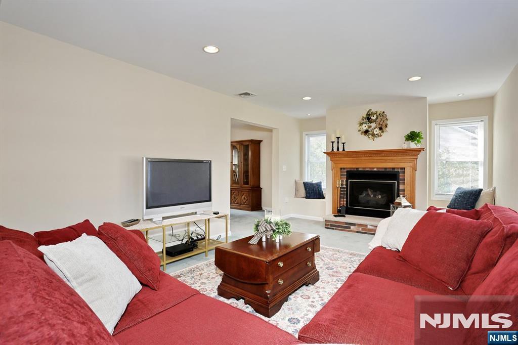 104 Bradford Avenue - Photo 3