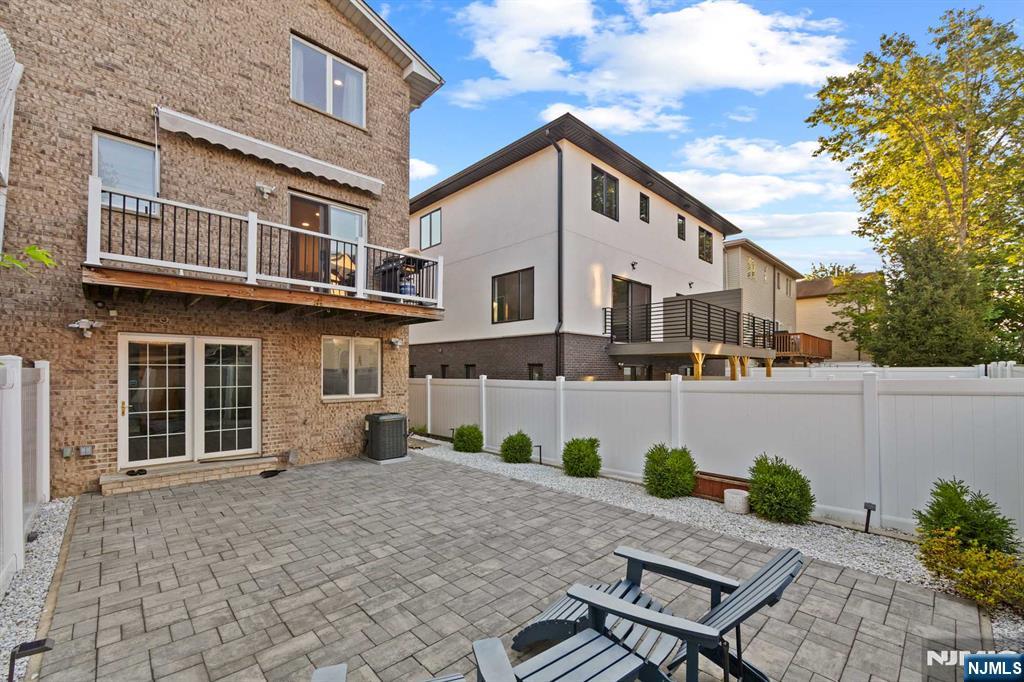 266 Grant Avenue A - Photo 3
